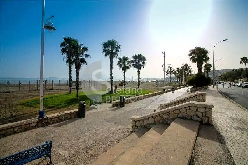 Vista exterior de Casa adosada en venta en Málaga con Aire acondicionado, Jardín privado y Parquet