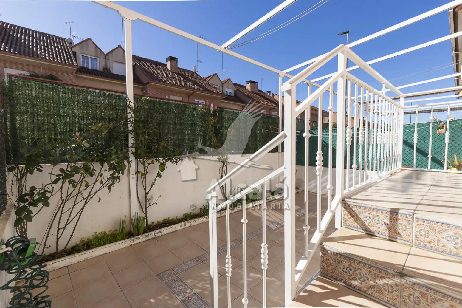 Terrasse von Einfamilien-Reihenhaus zum Verkauf in Alcalá de Henares mit Heizung, Parkett und Schwimmbad