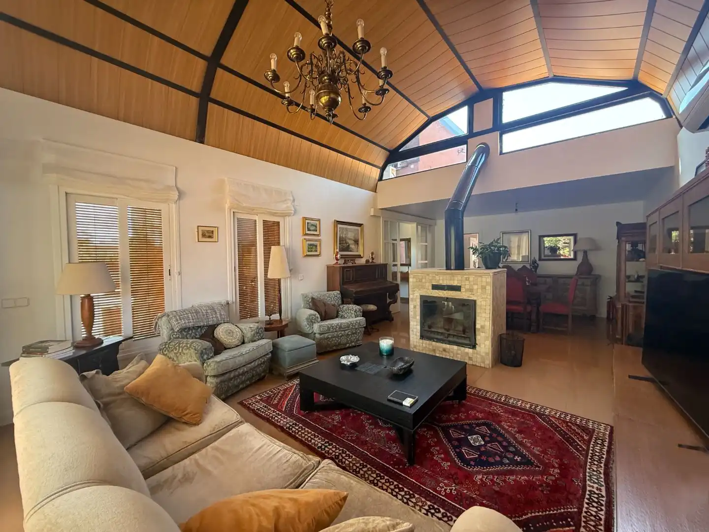 Sala d'estar de Casa o xalet en venda en Villalbilla amb Aire condicionat, Terrassa i Piscina