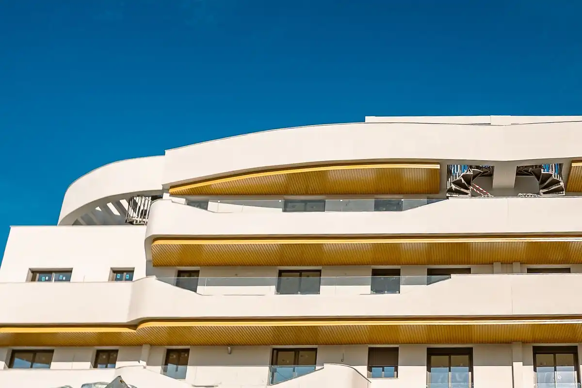 Vista exterior de Dúplex en venda en Estepona amb Terrassa, Traster i Piscina