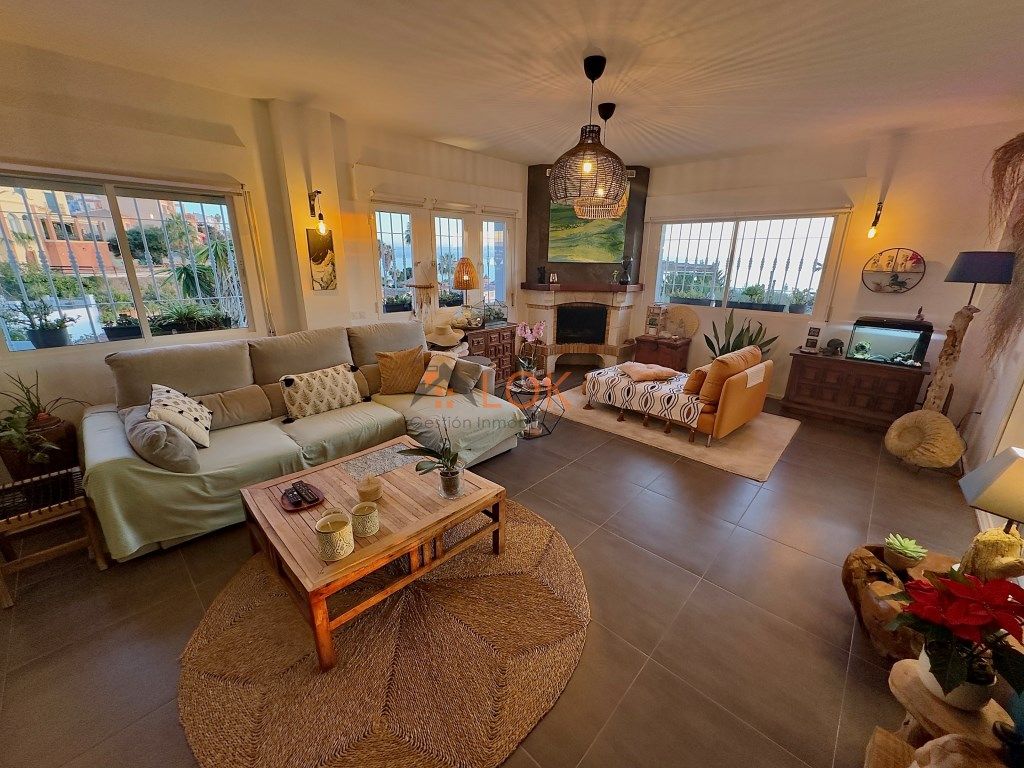 Sala d'estar de Casa o xalet en venda en Rincón de la Victoria