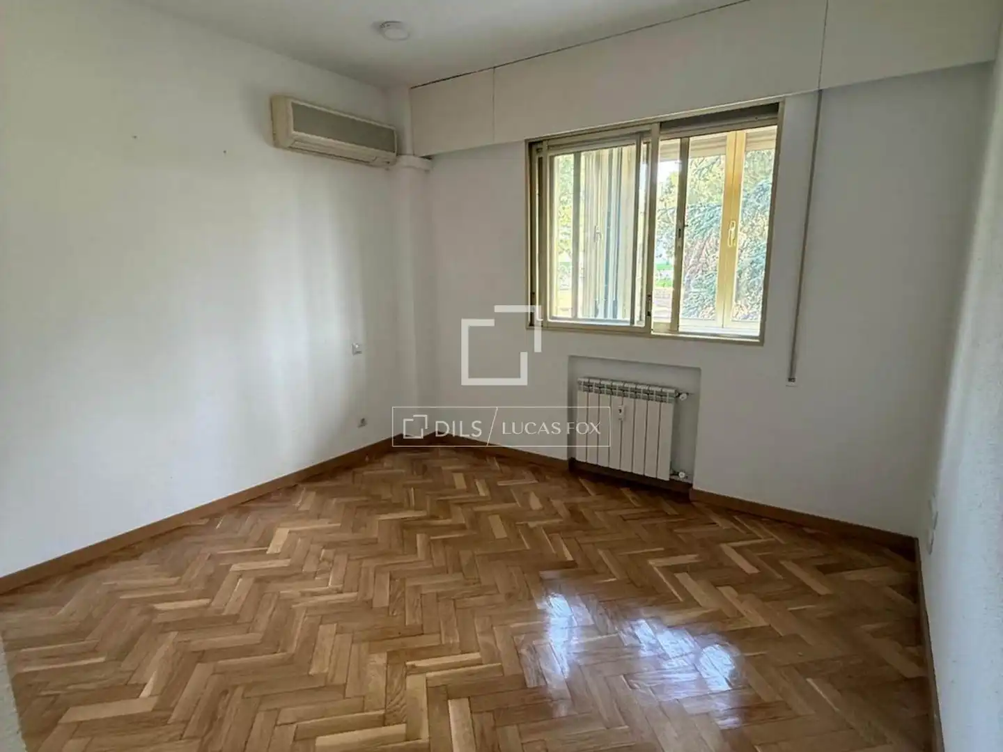 Bedroom of Flat for rent in Madrid  with Air Conditioner, Heating and Private garden