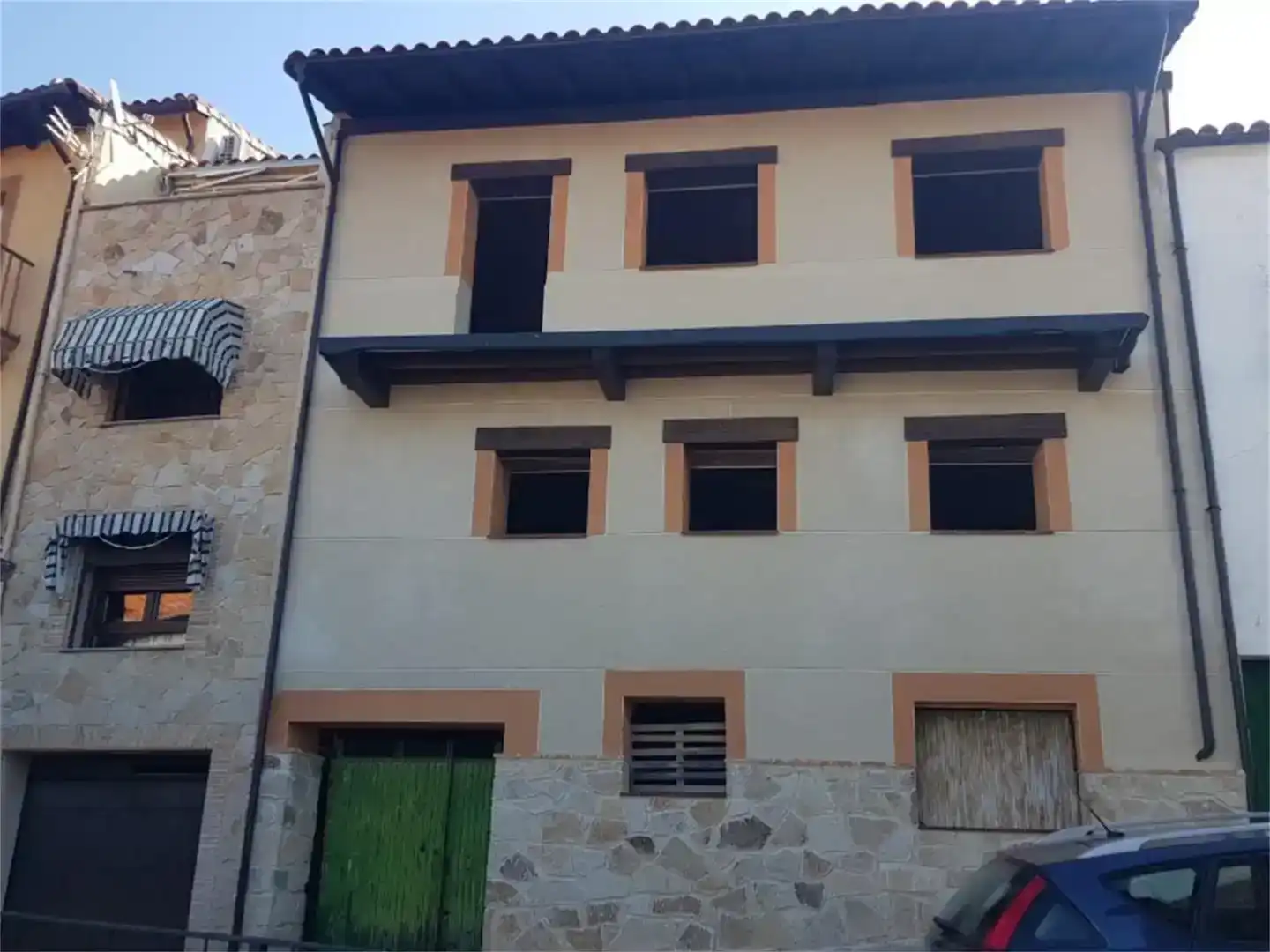 Vista exterior de Casa adosada en venda en Barrado