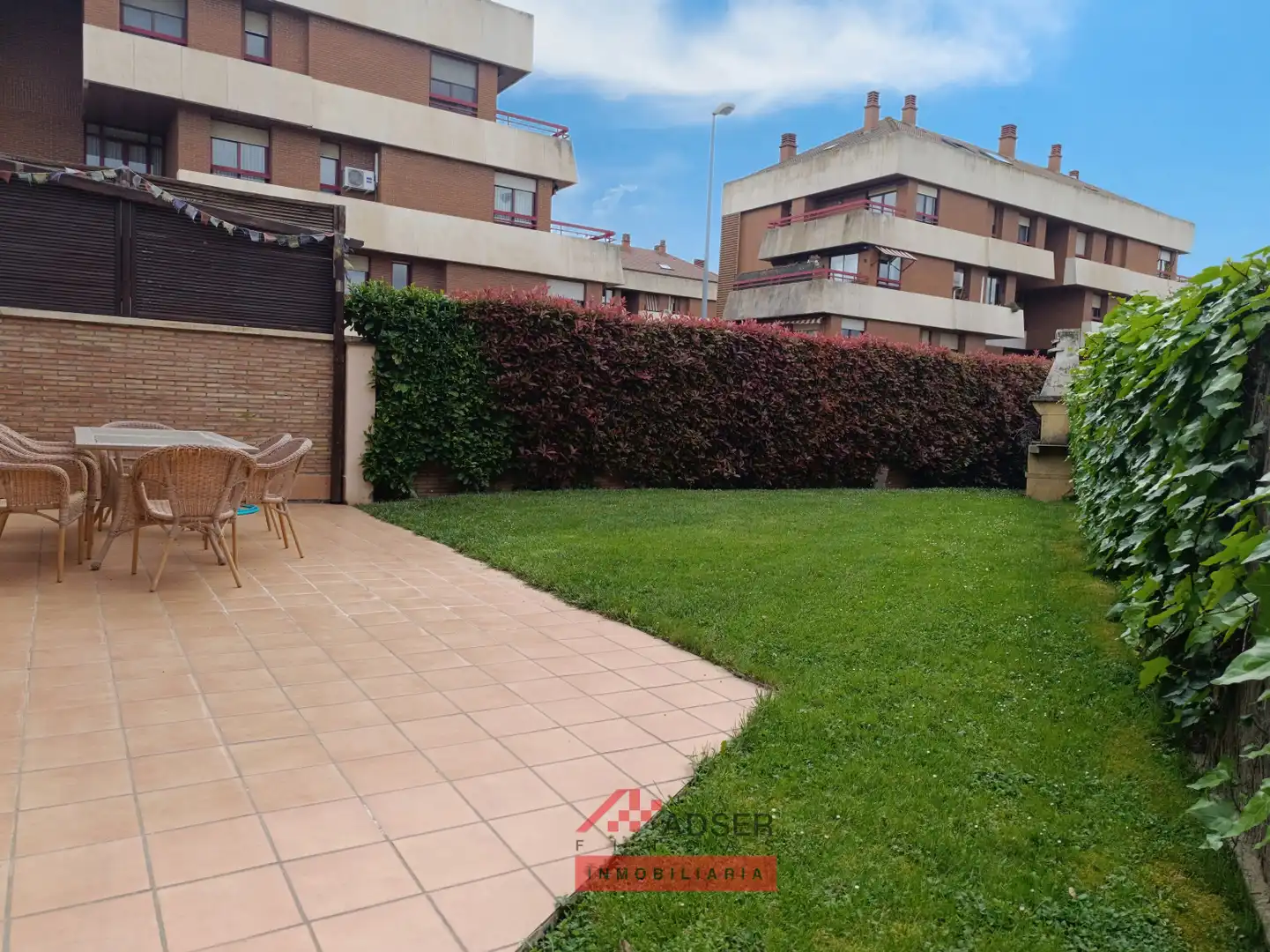 Jardí de Casa o xalet en venda en  Logroño amb Aire condicionat, Calefacció i Jardí privat