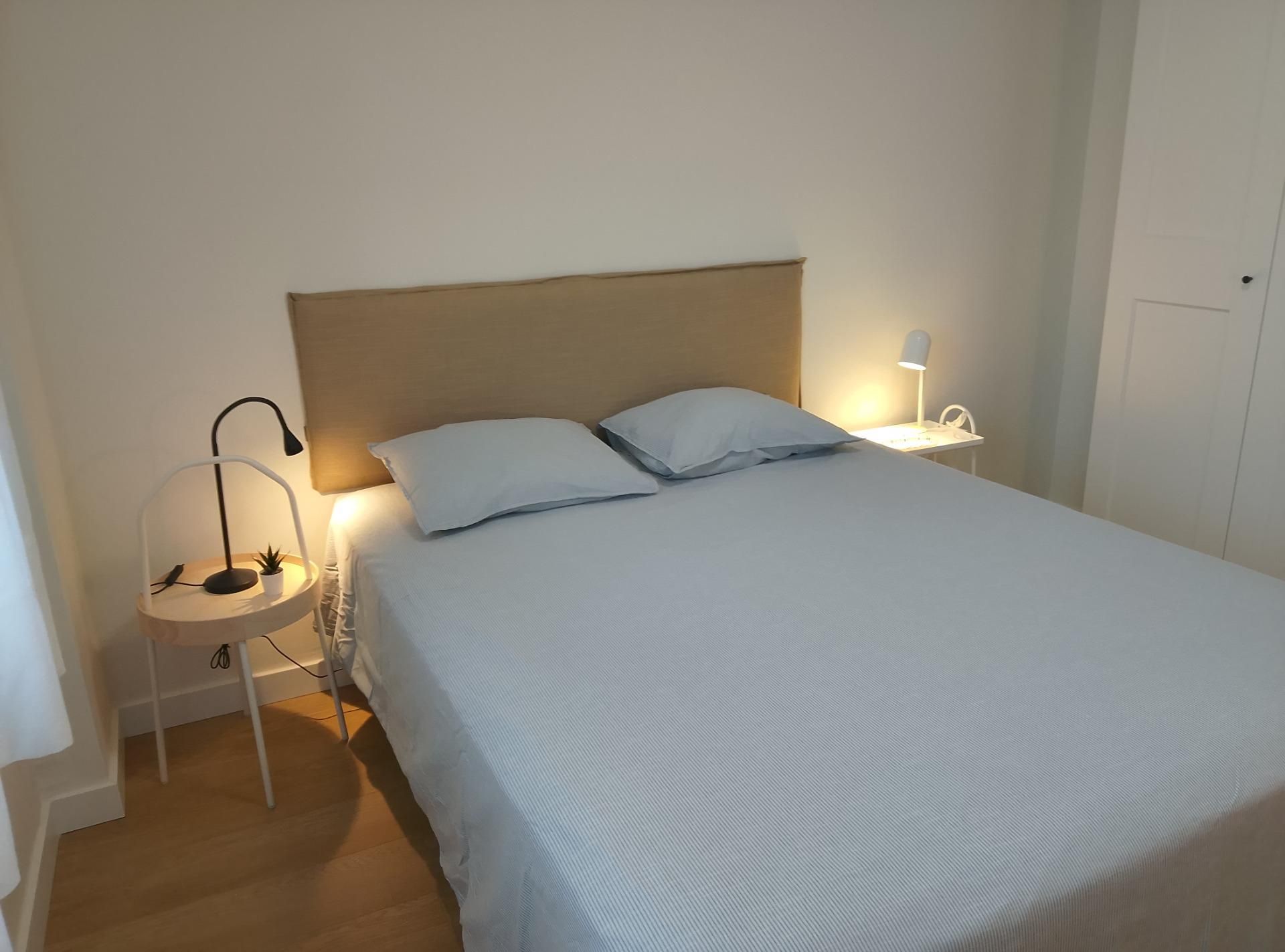 Dormitori de Pis de lloguer en Burgos Capital amb Terrassa