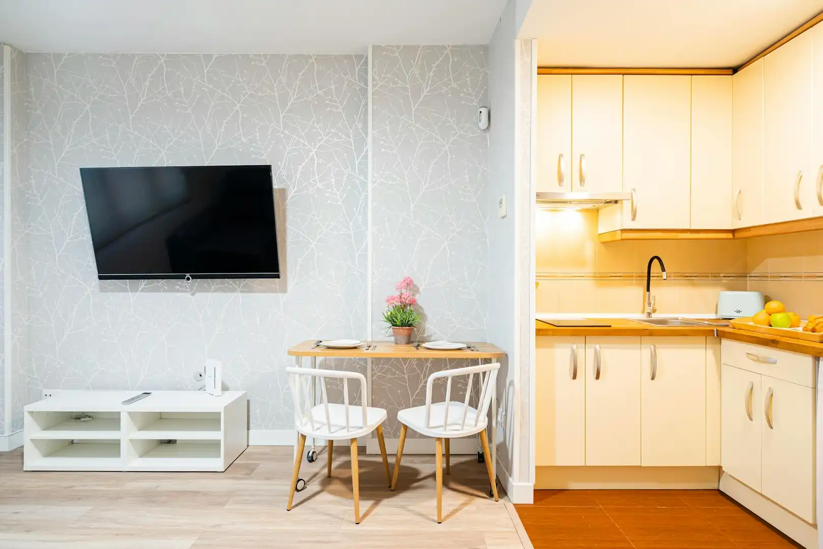 Dining room of Flat for rent in Madrid  with Air Conditioner, Heating and Furnished