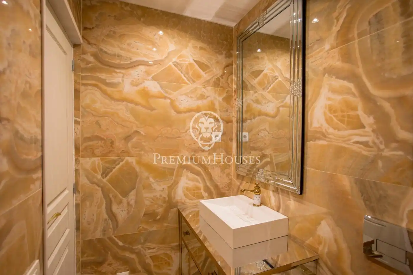 Bathroom of Country homes for sale in Canet de Mar  with Air Conditioner, Heating and Private garden