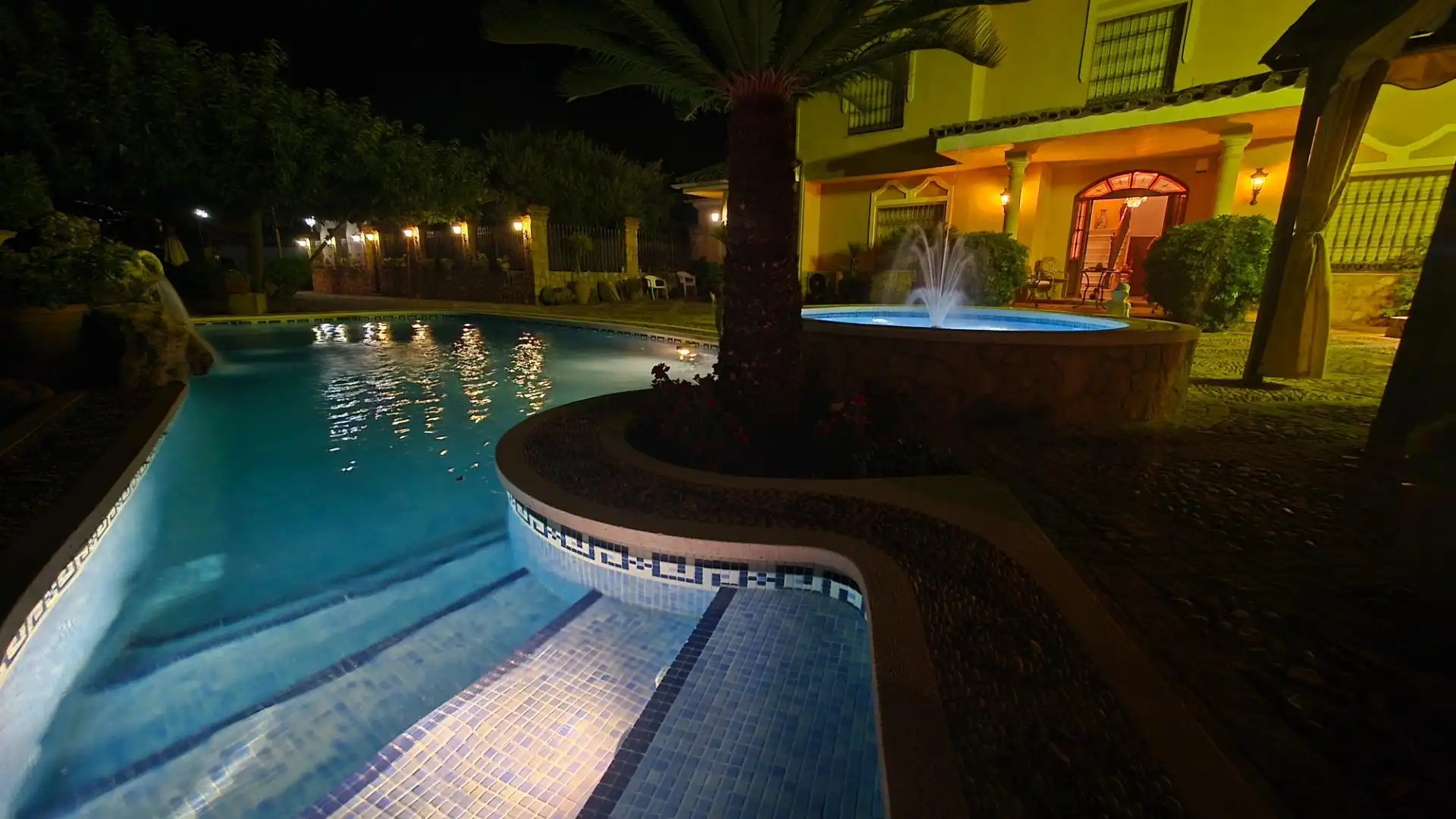 Swimming pool of Houses for sale in Córdoba  with Air Conditioner, Heating and Private garden