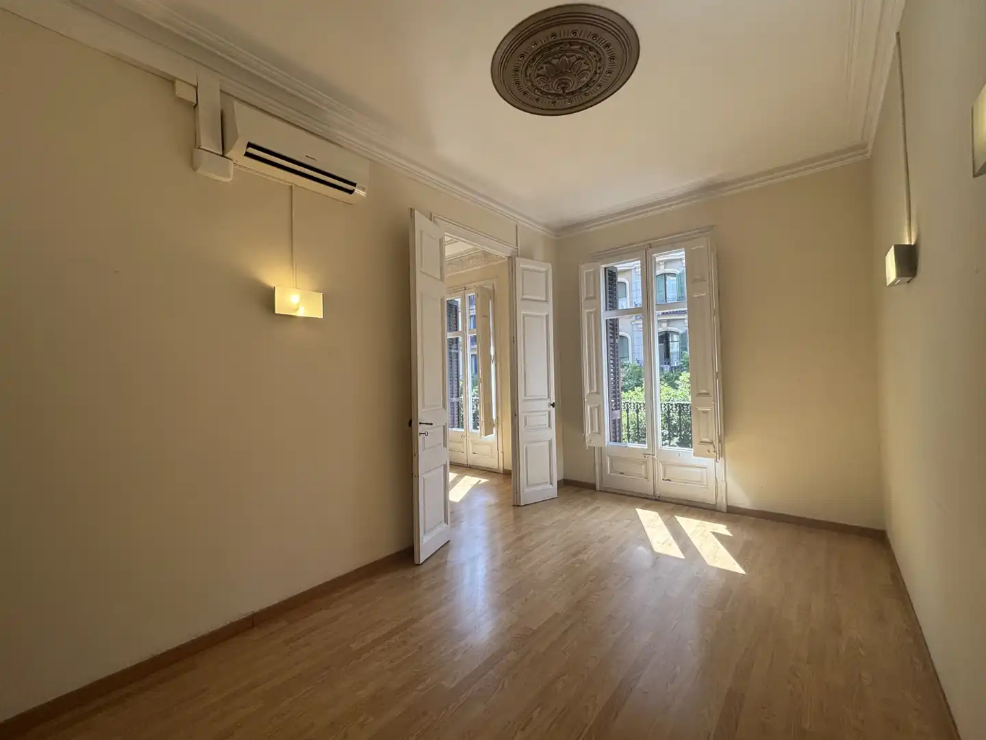 Office space with terrace to rent in Carrer de València 263, imagen 5