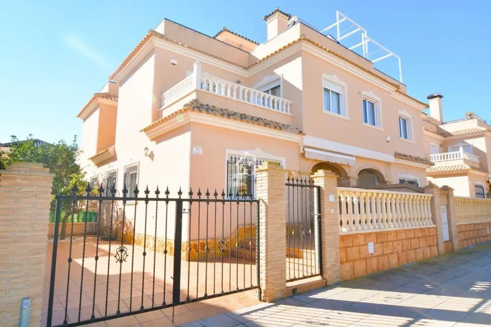 Exterior view of Detached homes for rent in Pilar de la Horadada  with Air Conditioner, Terrace and Swimming Pool