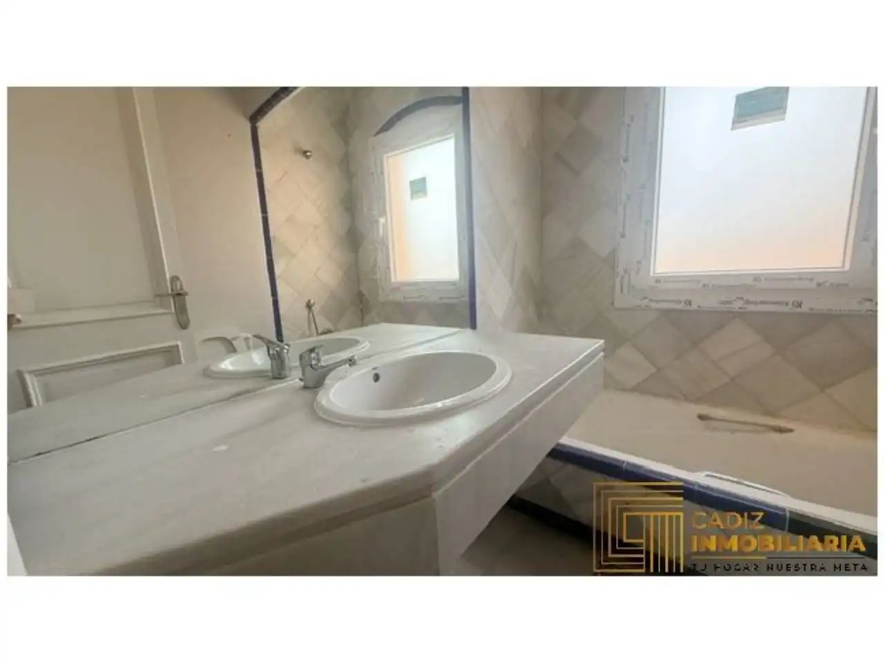 Baño de Ático de alquiler en El Puerto de Santa María con Terraza