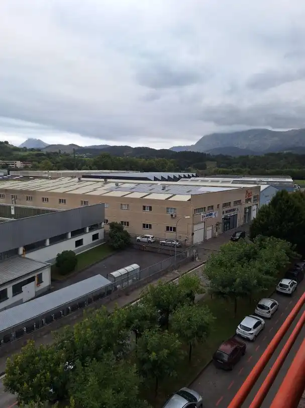 Vista exterior de Piso en venta en Abadiño  con Calefacción, Trastero y Balcón