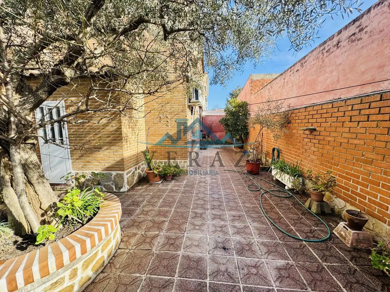 Vista exterior de Casa o xalet en venda en Talavera de la Reina amb Aire condicionat, Calefacció i Jardí privat