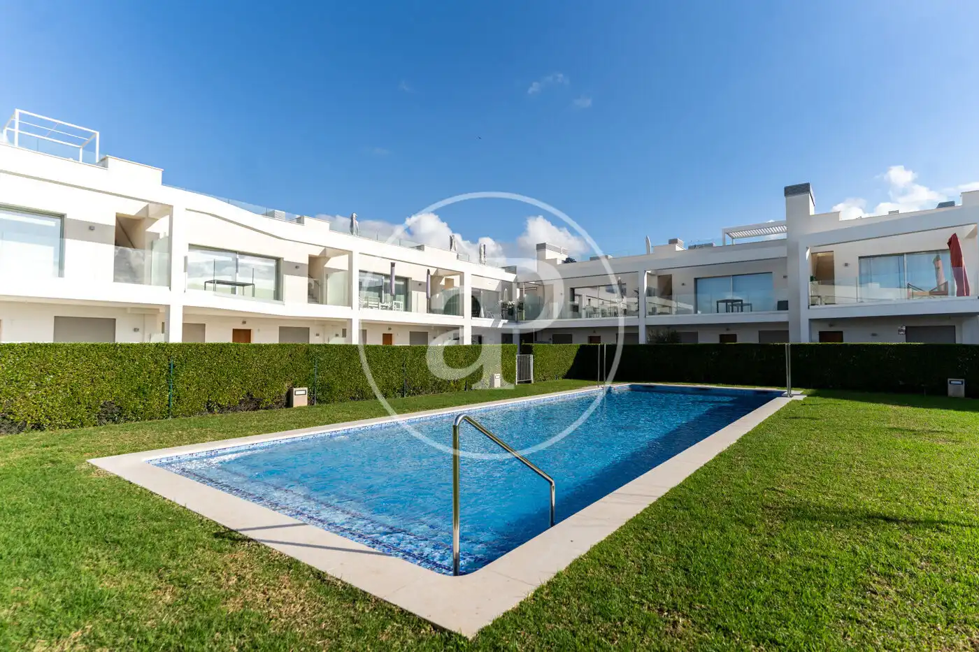 Außenansicht von Einfamilien-Reihenhaus zum Verkauf in  Palma de Mallorca mit Klimaanlage, Heizung und Privatgarten
