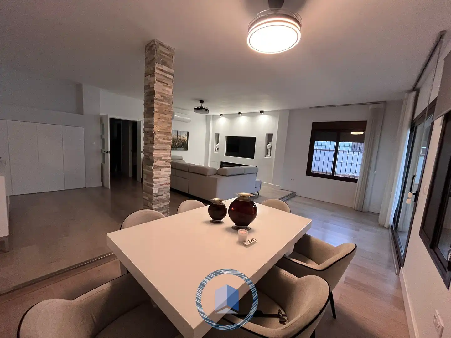Comedor de Piso en venta en Montequinto con Jardín privado, Trastero y Piscina comunitaria