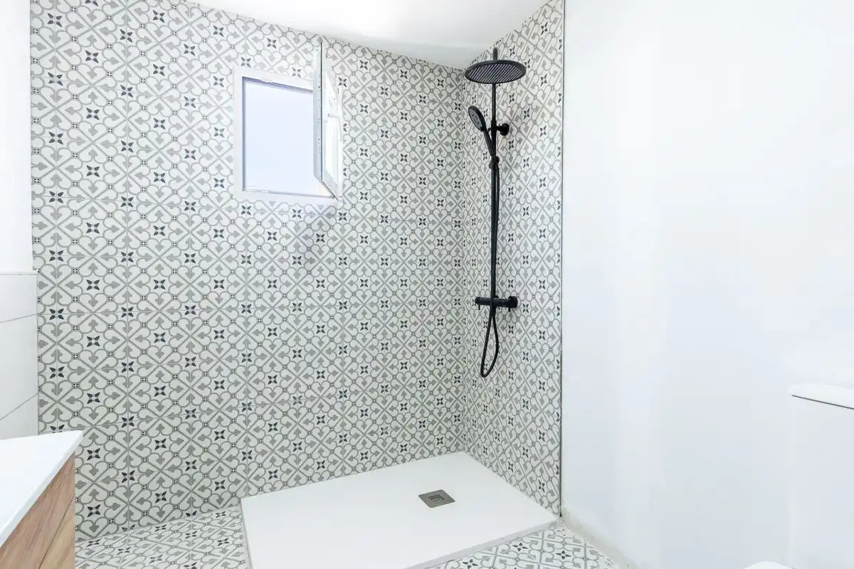 Bathroom of Flat for sale in Torrent  with Air Conditioner and Heating