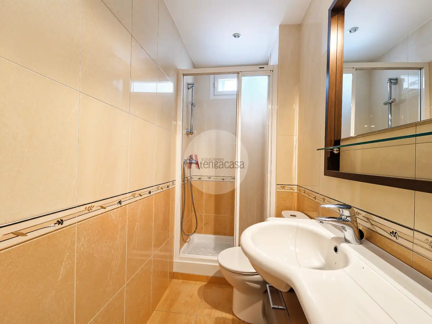 Baño de Apartamento de alquiler en Madrid con Aire acondicionado, Calefacción y Parquet