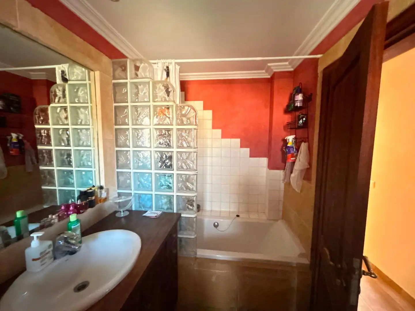 Badezimmer von Geschaftsraum zum Verkauf in Calvià mit Klimaanlage, Terrasse und Möbliert