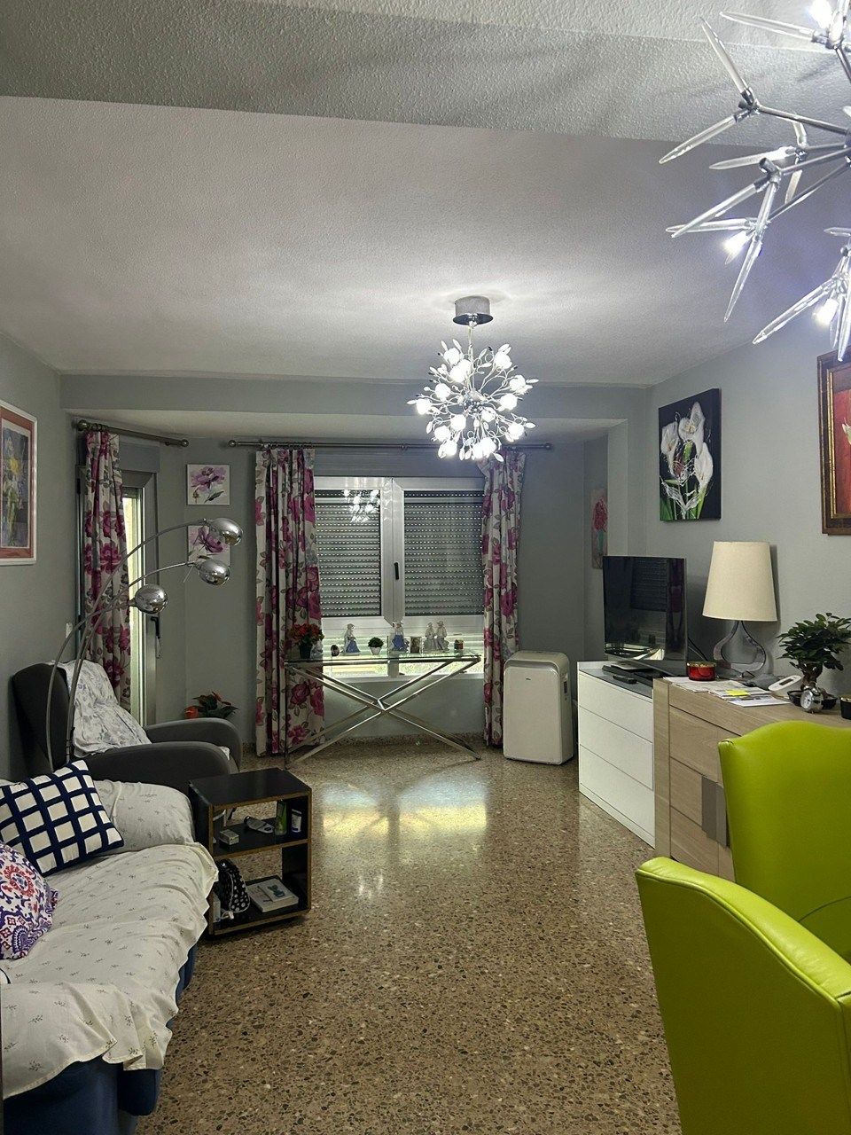 Dormitori de Pis de lloguer en  Valencia Capital amb Aire condicionat i Moblat