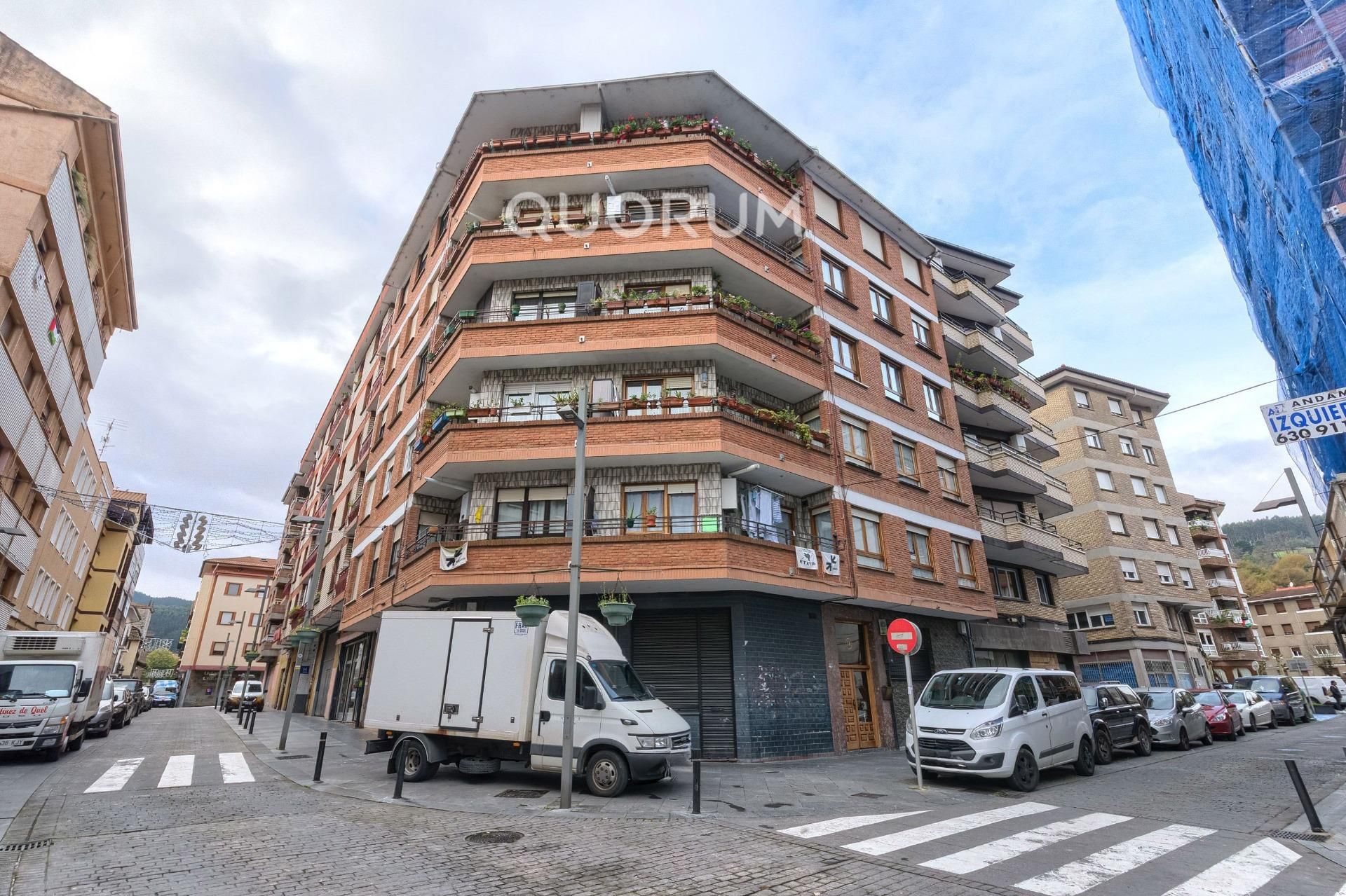Exterior view of Flat for sale in Ugao- Miraballes  with Heating, Storage room and Balcony