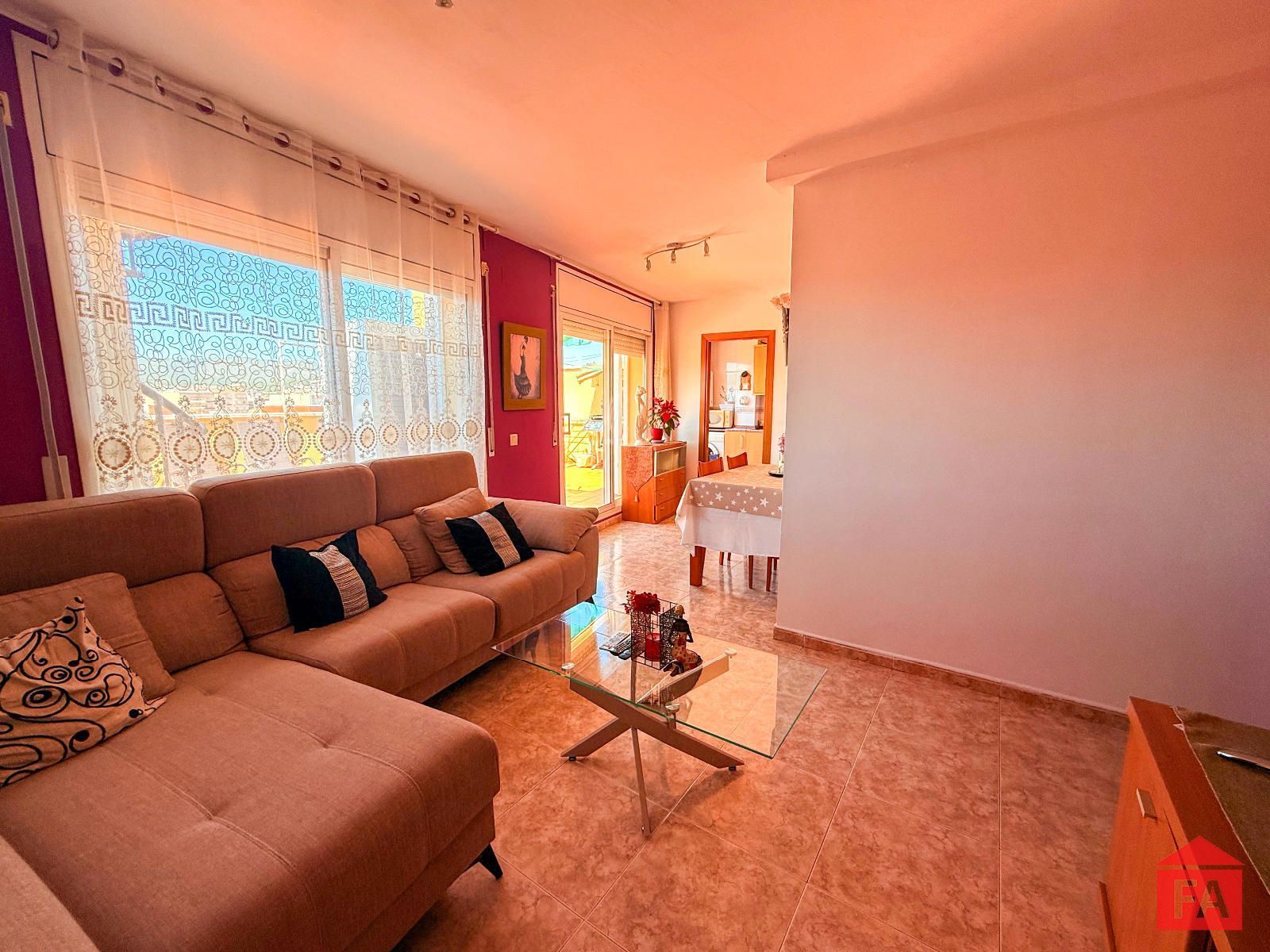 Sala d'estar de Àtic en venda en El Vendrell amb Terrassa i Balcó