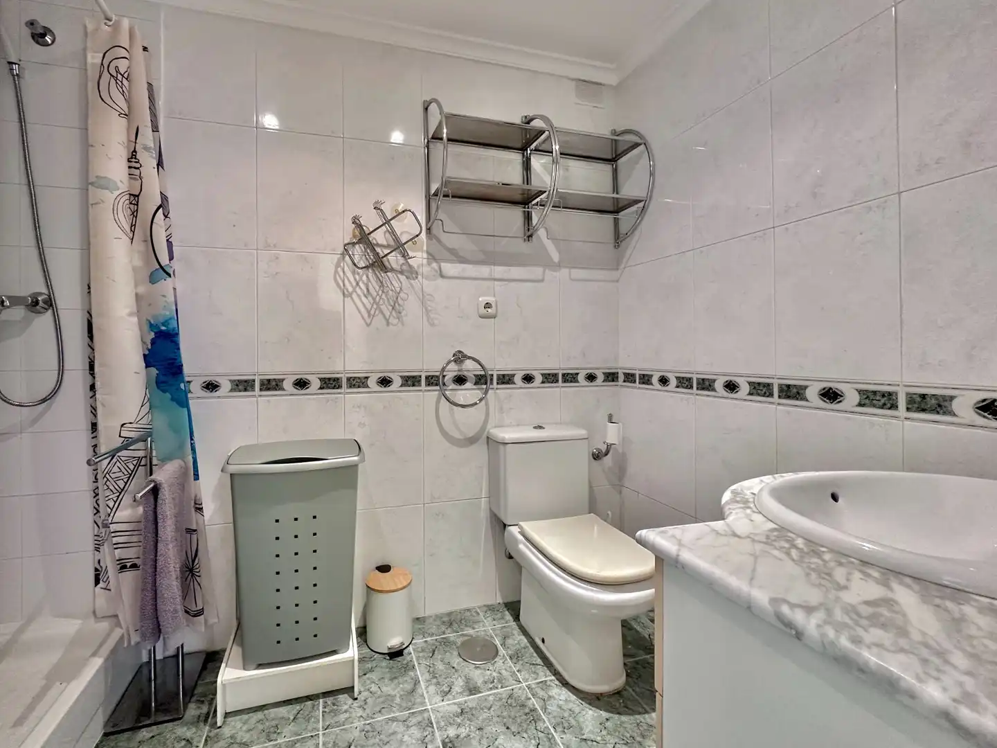 Baño de Apartamento en venta en Almuñécar con Aire acondicionado, Terraza y Amueblado
