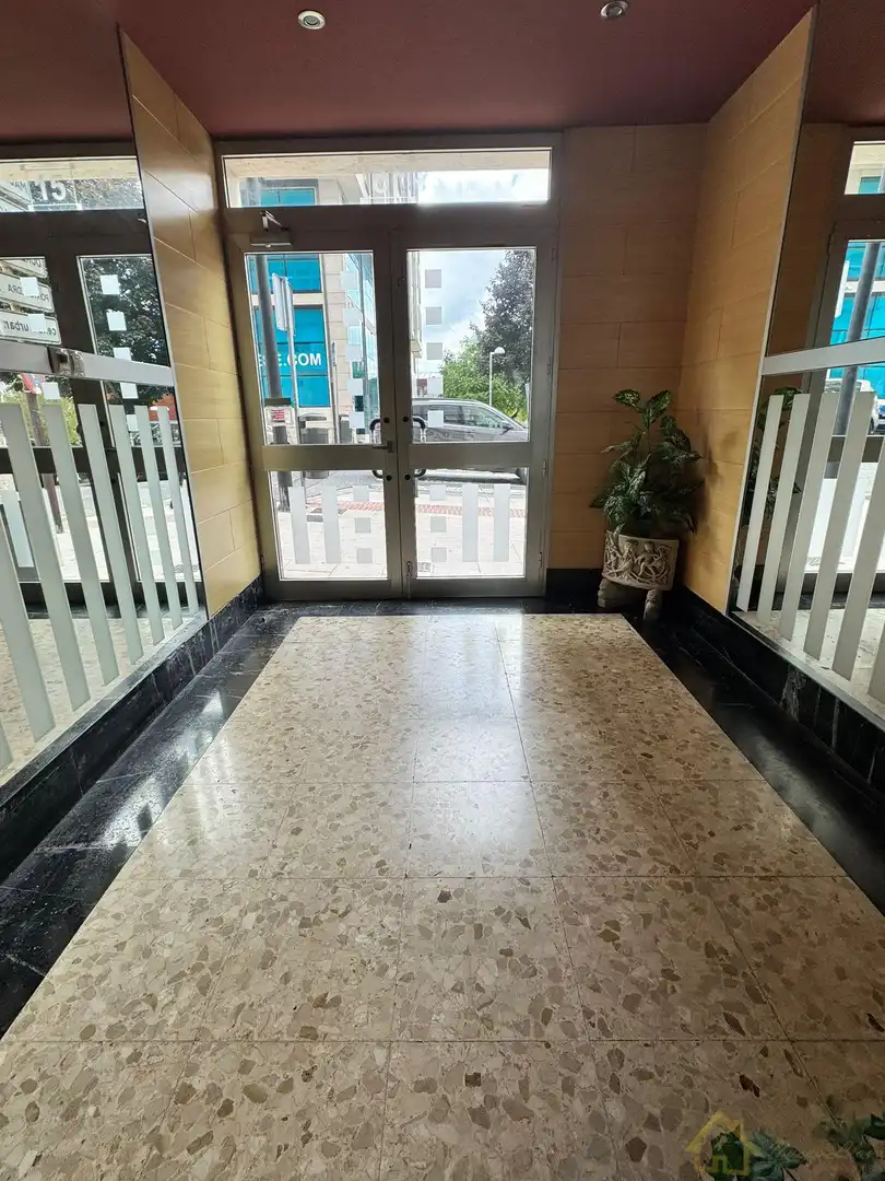 Piso en venta en Lugo con Calefacción, Parquet y Terraza