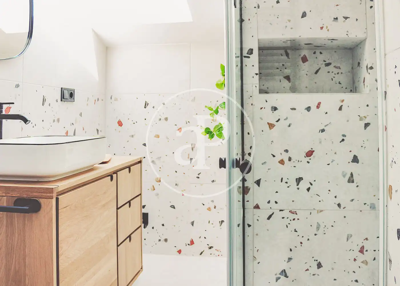 Bathroom of Flat for sale in Madrid  with Air Conditioner, Heating and Storage room