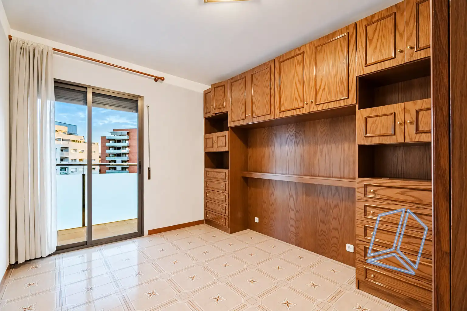 Habitación de Piso en venta en L'Hospitalet de Llobregat con Balcón