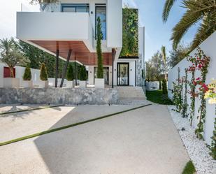 Vista exterior de Casa o xalet en venda en Marbella amb Aire condicionat, Parquet i Terrassa