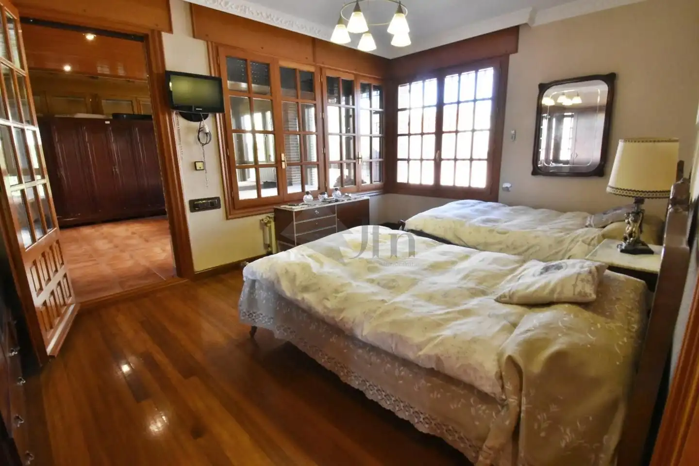 Dormitori de Casa o xalet en venda en Íscar amb Calefacció, Parquet i Piscina