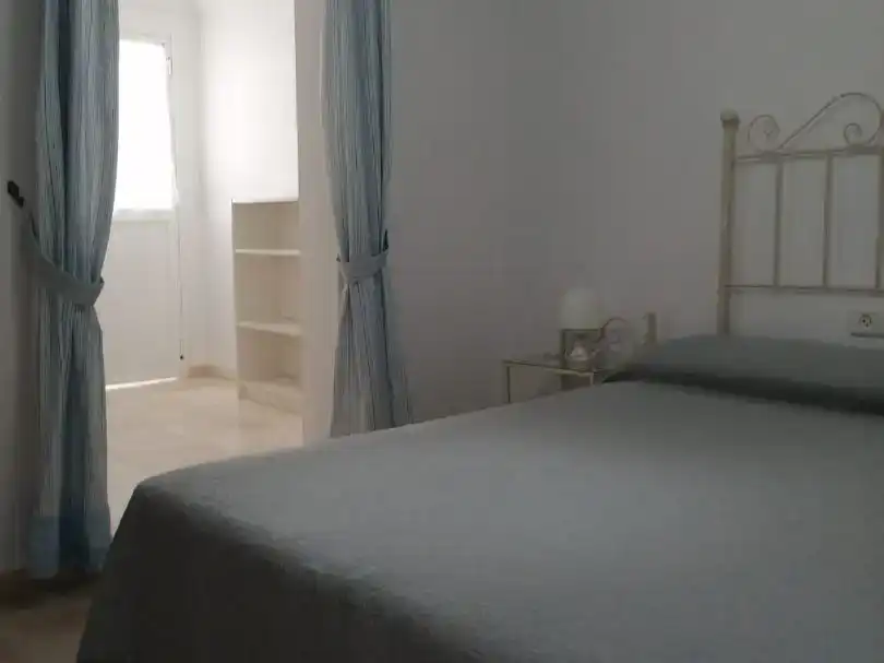Schlafzimmer von Wohnung zur Miete in Osuna mit Klimaanlage, Privatgarten und Möbliert