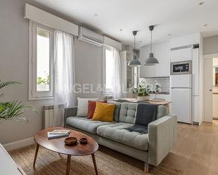 Sala d'estar de Apartament de lloguer en  Madrid Capital amb Aire condicionat