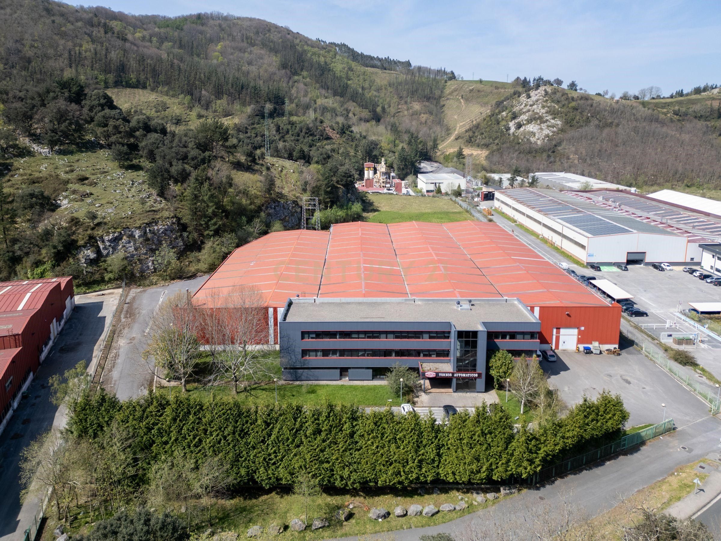 Vista exterior de Nau industrial de lloguer en Deba