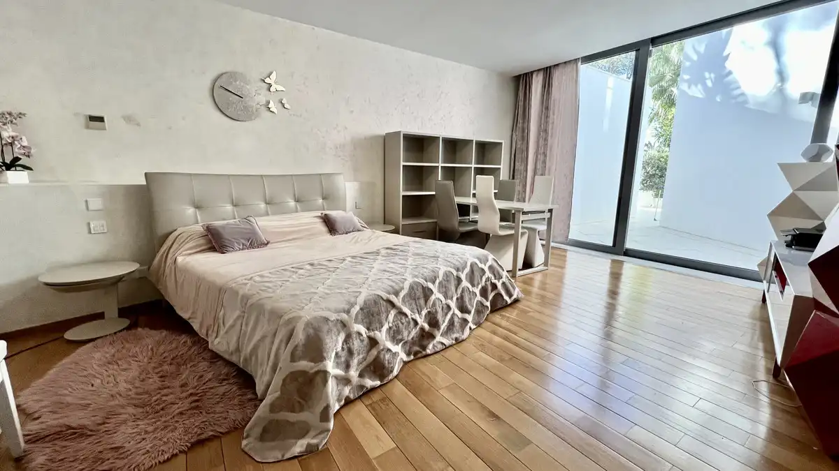 Dormitori de Casa adosada de lloguer en Marbella amb Aire condicionat, Terrassa i Traster