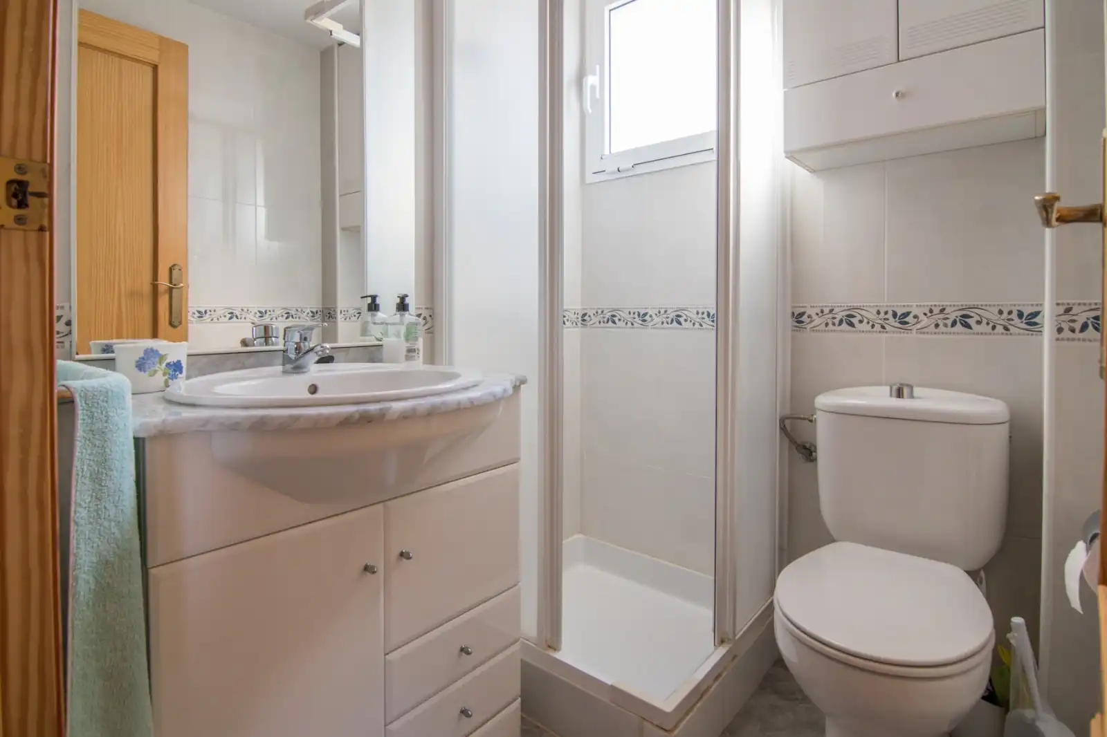 Bany de Apartament de lloguer en Gandia amb Aire condicionat, Terrassa i Moblat