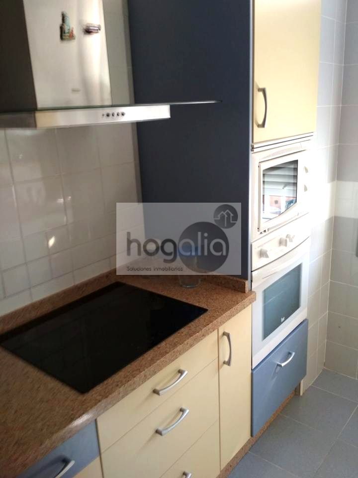 Kitchen of Flat to rent in  Sevilla Capital  with Air Conditioner, Furnished and Balcony