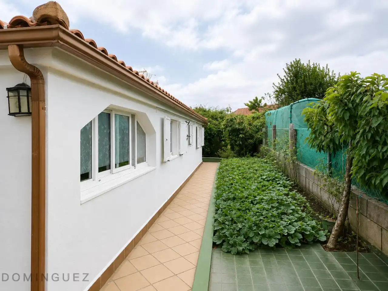 Vista exterior de Casa o xalet en venda en Cangas  amb Calefacció, Jardí privat i Terrassa