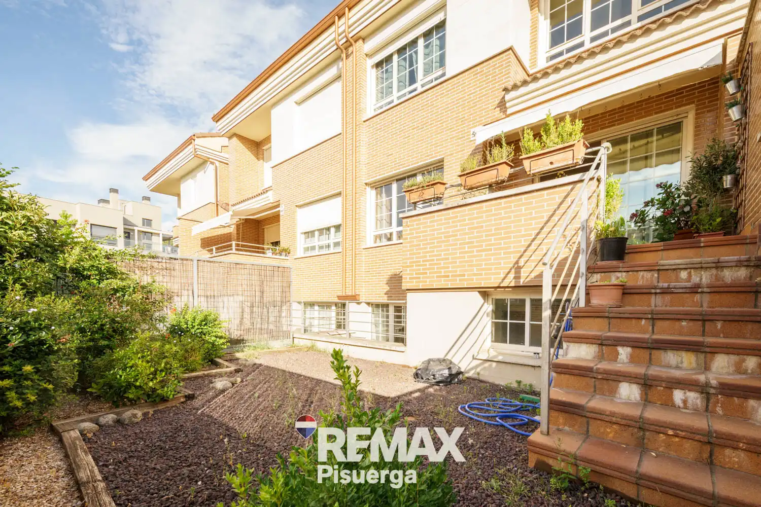 Vista exterior de Casa o xalet en venda en Valladolid amb Aire condicionat, Calefacció i Jardí privat