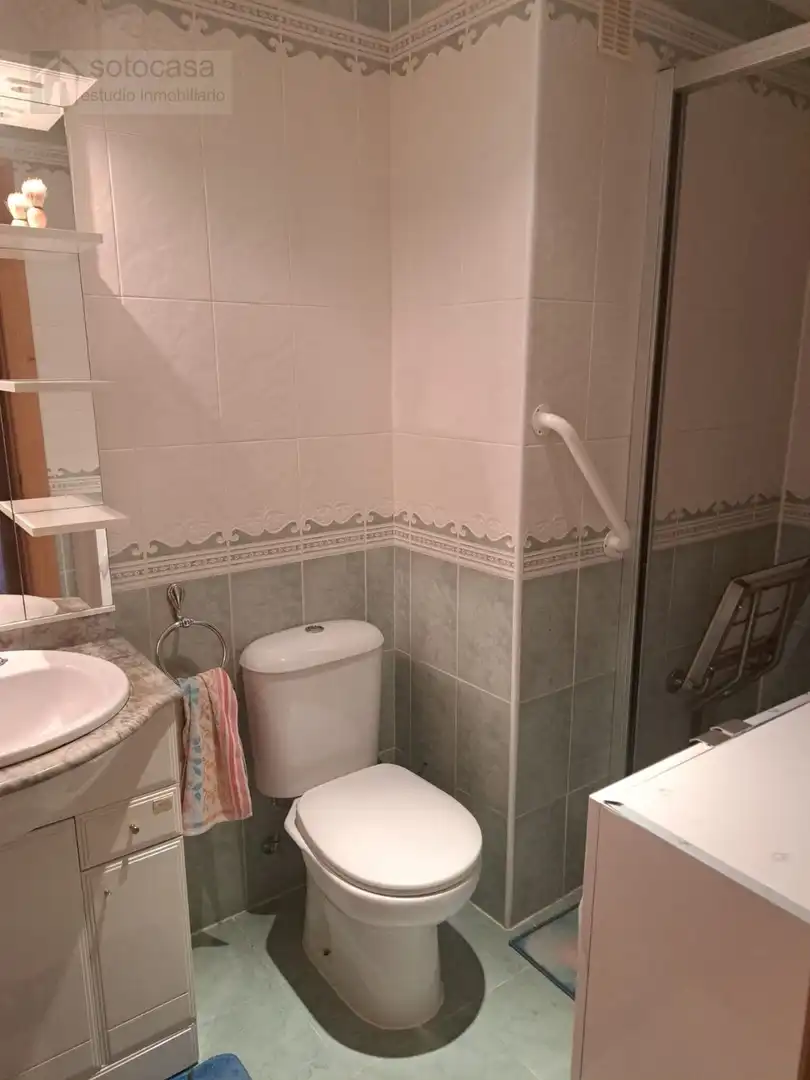 Bathroom of Attic for rent in Valladolid  with Heating, Terrace and Swimming Pool