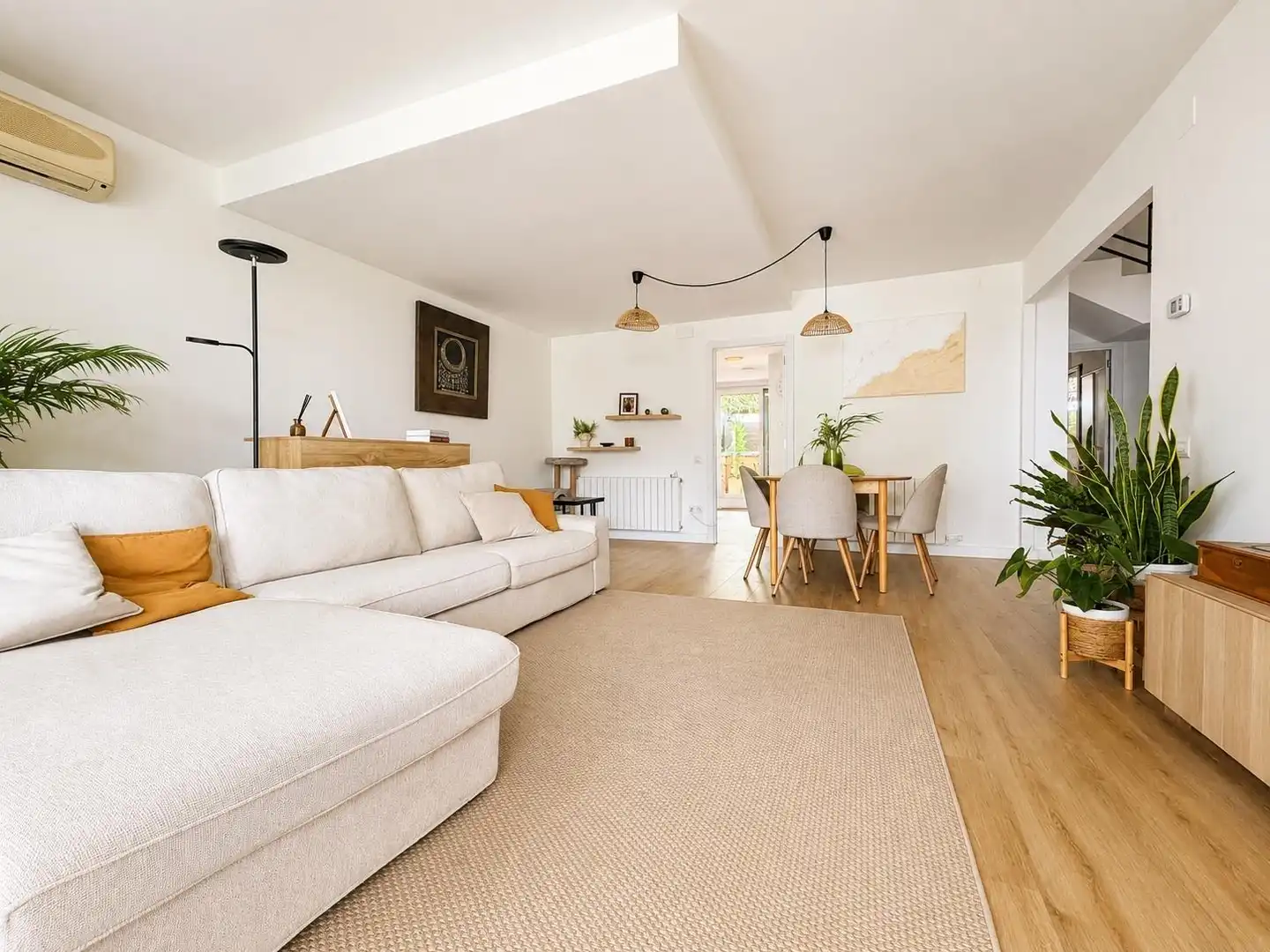 Sala de estar de Casa adosada en venta en Cunit con Aire acondicionado, Calefacción y Jardín privado