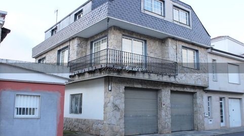 VENTA: Casa con terreno en Riós.

 

Amplia casa de 3 plantas situada en pleno centro de Riós, al lado del enlace de la autoví
