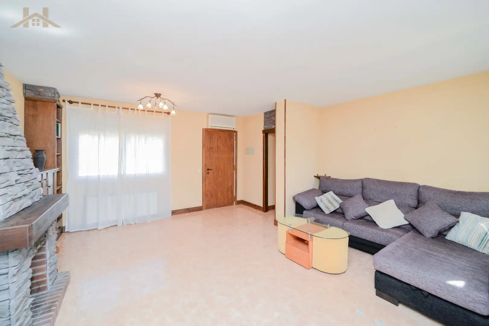 Sala de estar de Casa o chalet en venta en Villa del Prado con Aire acondicionado, Calefacción y Jardín privado