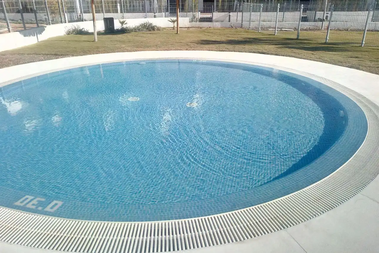 Schwimmbecken von Dachboden zum Verkauf in Pulpí mit Klimaanlage, Terrasse und Abstellraum