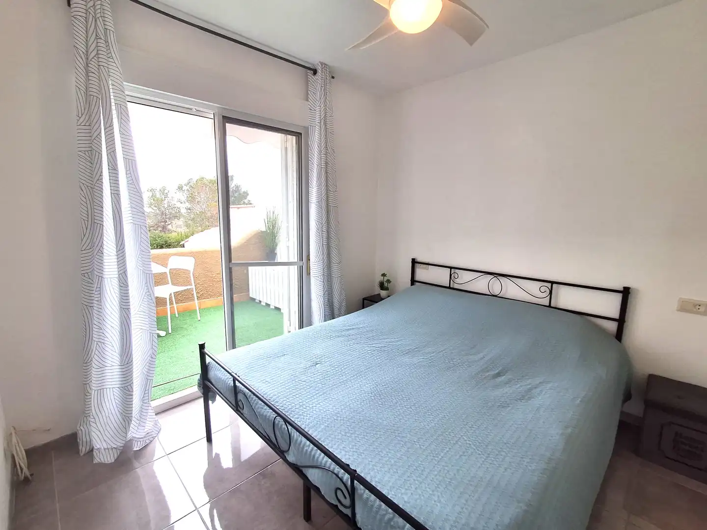 Schlafzimmer von Einfamilien-Reihenhaus zum Verkauf in Mont-roig del Camp mit Klimaanlage, Heizung und Privatgarten