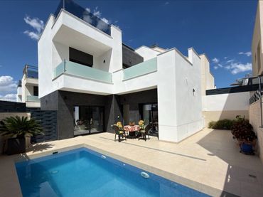Casa con piscina in vendita a Benijófar