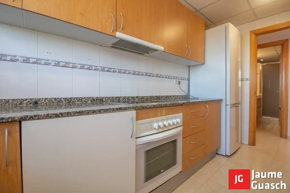 Küche von Wohnung zum Verkauf in Torredembarra mit Klimaanlage, Heizung und Balkon