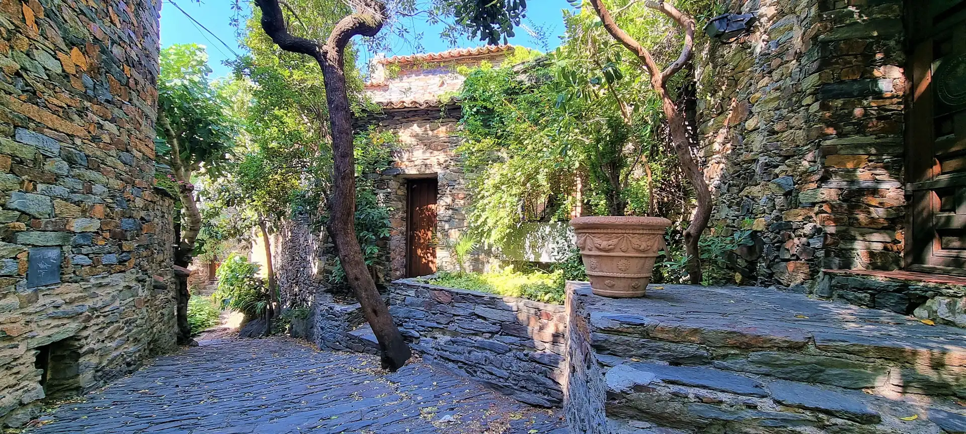 Jardí de Dúplex en venda en Patones amb Calefacció, Terrassa i Traster