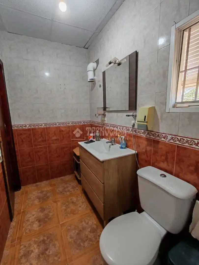 Baño de Finca rústica en venta en Marchena con Aire acondicionado