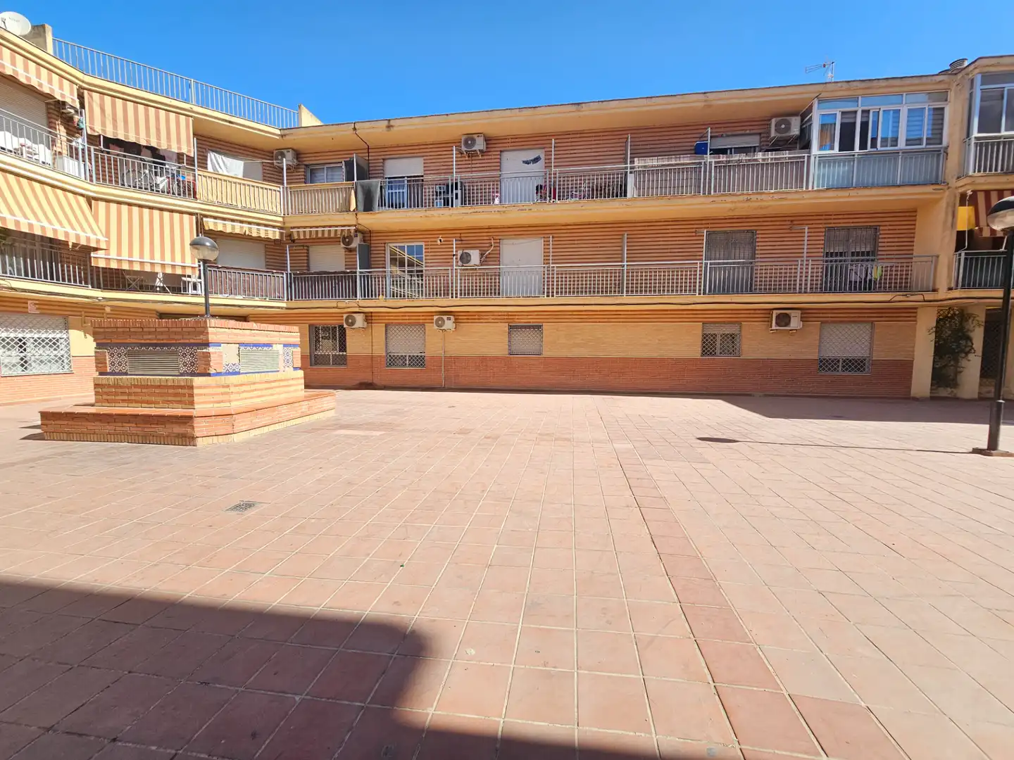 Vista exterior de Pis en venda en Santa Fe amb Terrassa i Balcó